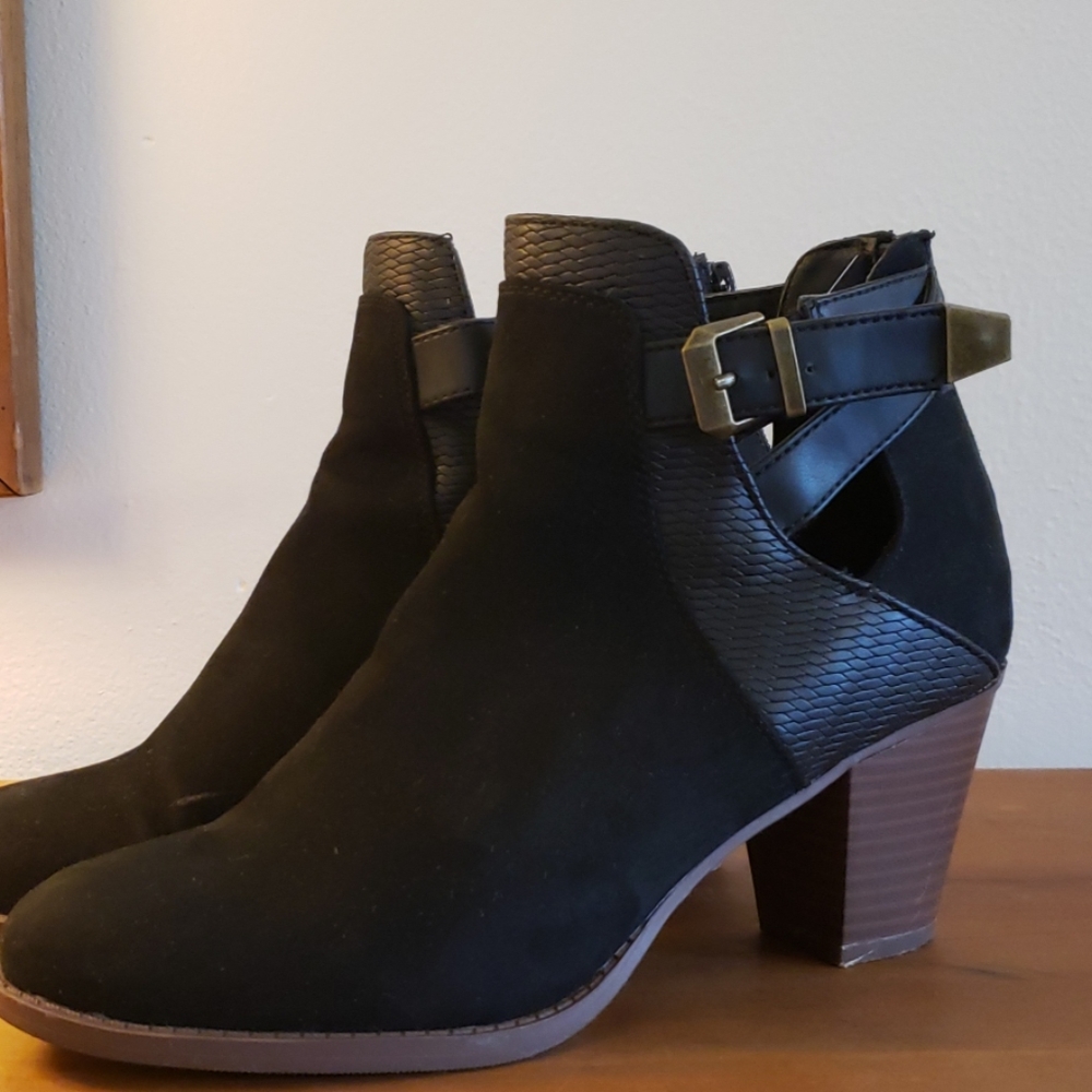 Black ankle booties.  Suede. Spring style